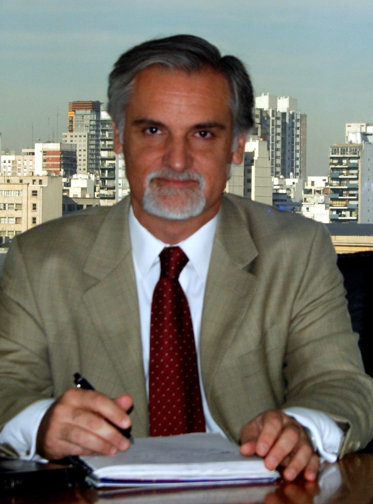 GUSTAVO LLAMBIAS